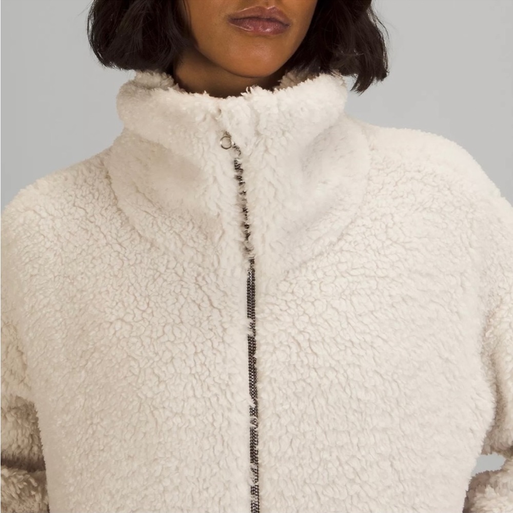 Lululemon like new size 10 Cinchable fleece jacket.  White opal